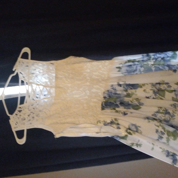 Size 9 speechless dress crisscross in the back open lace on the top - Picture 7 of 8